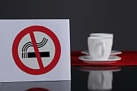 Całkowity zakaz palenia w miejscach publicznych?